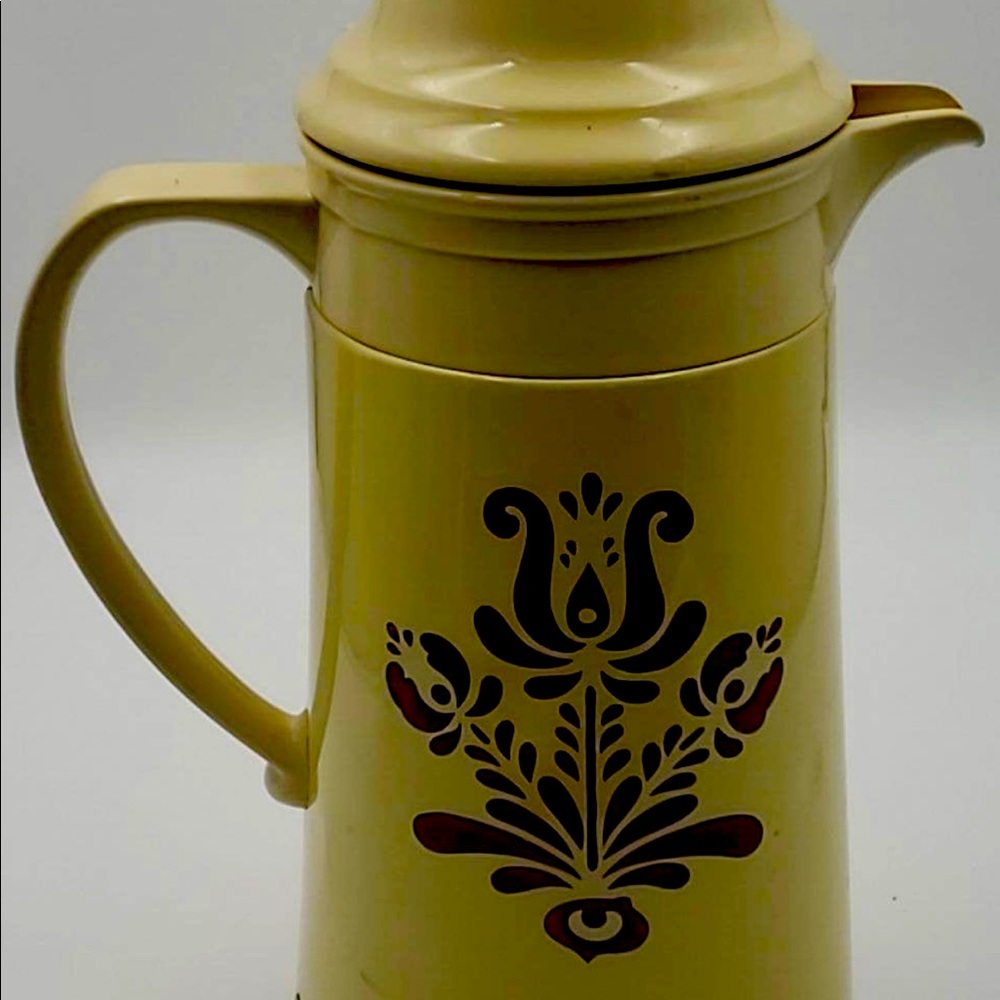 Pfaltzgraff Village coffer thermos. Vintage collector’s item!
